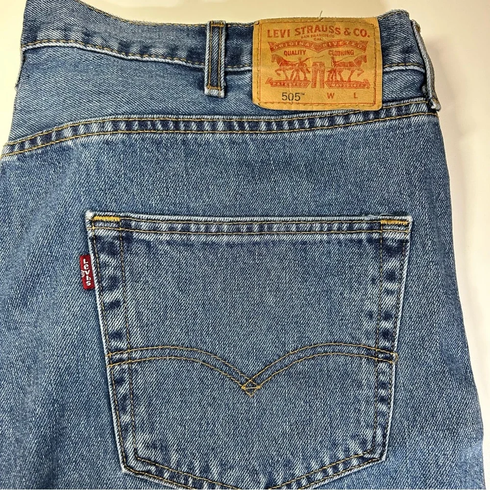 Levi’s 505 Men's Regular Fit Straight Leg Blue Denim Jeans Pants Size 44 x 32